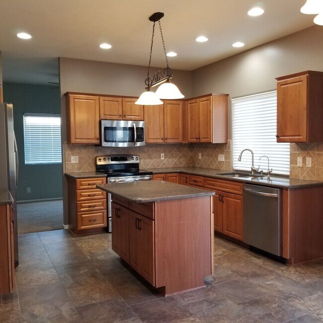 Building Photo - 4 Bedroom Millard Home!