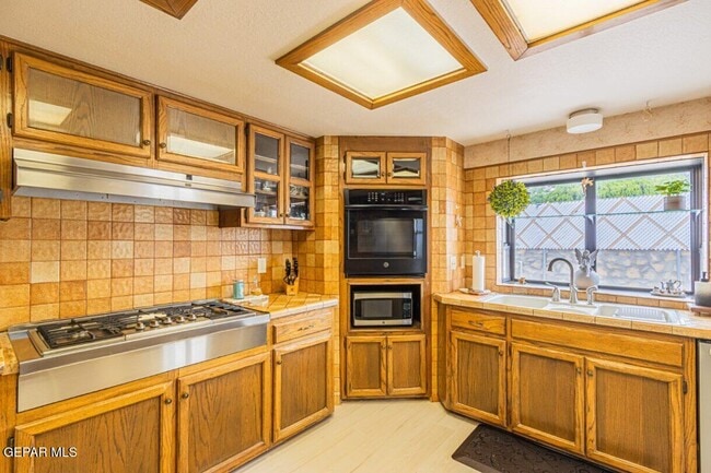 Building Photo - 2425 Anise Dr