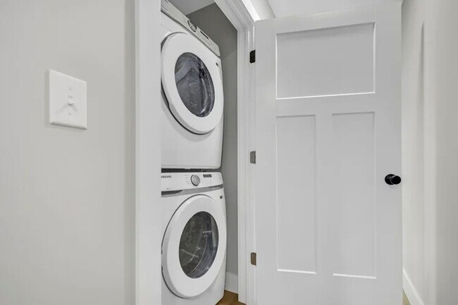 Building Photo - Call to inquire about Specials! New Construction / 4 bed, 4 bath Available 8/14/2026