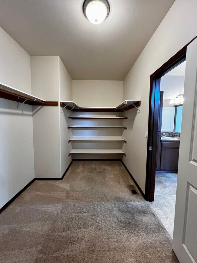 Building Photo - Home in West Valley with garage & back yard!