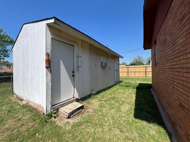 Building Photo - 610 S Bond St