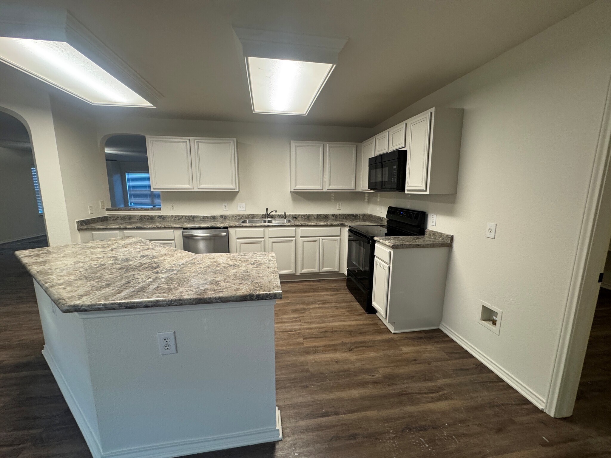 Building Photo - 8411 Sunset Canyon Dr