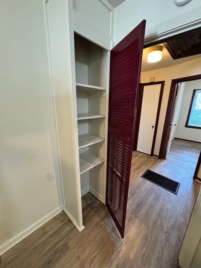 Building Photo - Two Bedroom Home