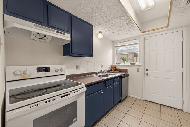 Building Photo - 6375 S Briar Bayou Dr