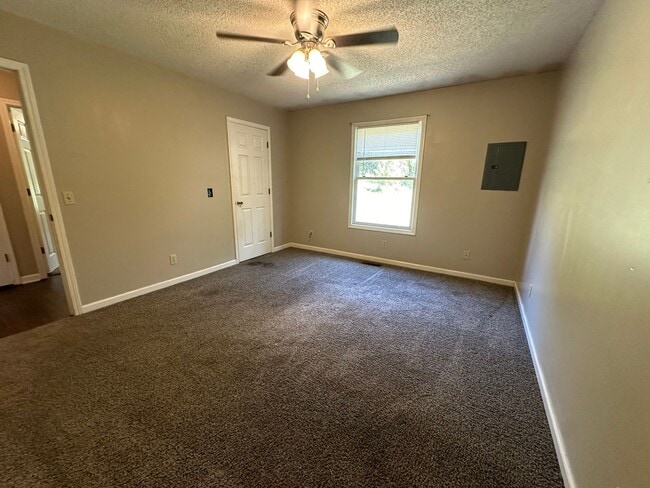 Building Photo - 1004 Northwood Dr