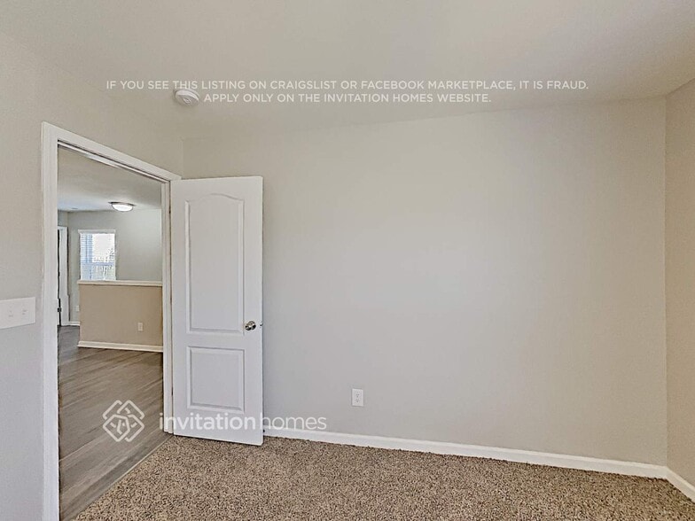 Building Photo - 9238 Magnolia Lily Ave