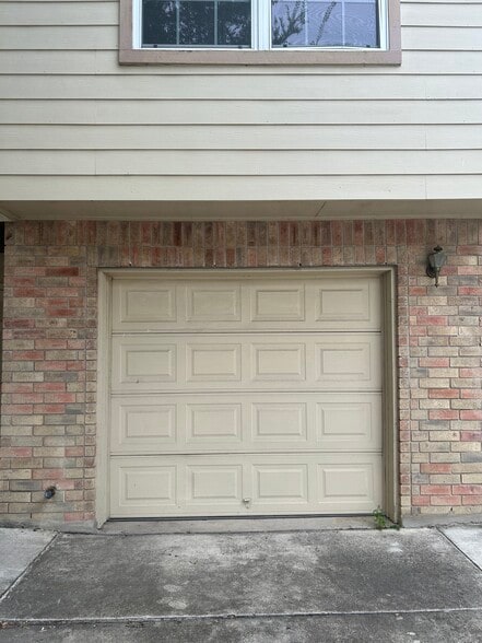 Building Photo - 13613 Woodstone Way