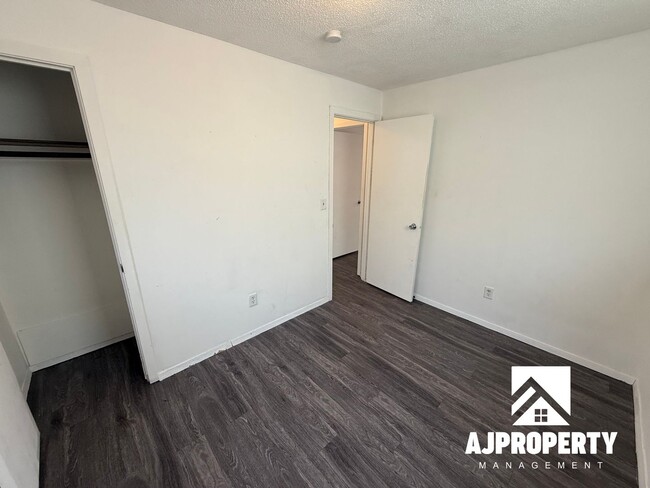 Building Photo - 600 E Aspen Blvd