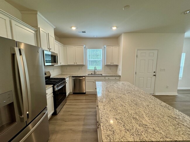 Building Photo - Beautiful New 3BR/2.5BA Townhouse
