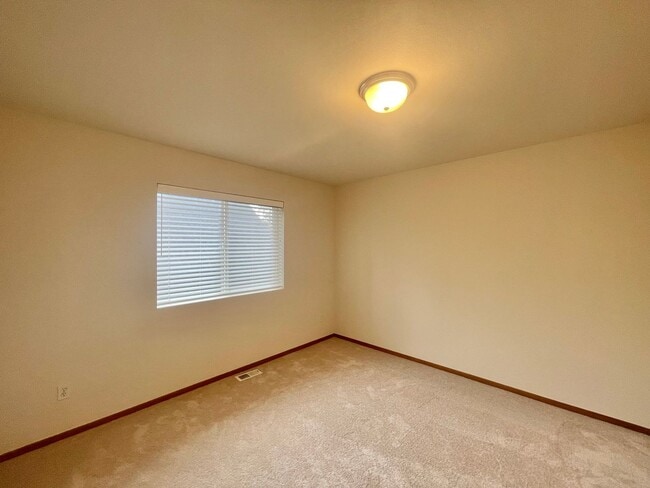 Building Photo - Charming Home in quiet Sunset Landing Community, Edmonds!