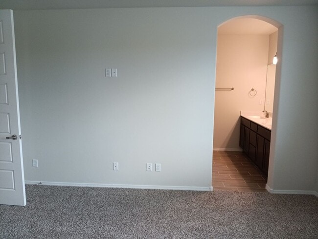 Building Photo - Beautiful 3 bedroom, 2 bathroom home in Ri...