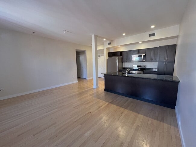 Building Photo - Putnam Hotel – $2,041 – 1 Bedroom/1 Bathroom, 755 SQ.FT. – UTILITIES INCLUDED