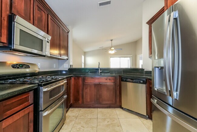 Building Photo - 10994 W Rio Vista Ln