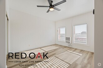 Building Photo - 744 1/2 Beacon Avenue-103