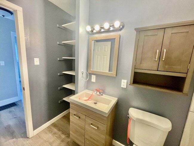 Building Photo - 3 Bed 1 Bath- South Park PA