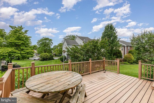 Building Photo - 1140 Hedgerow Ln