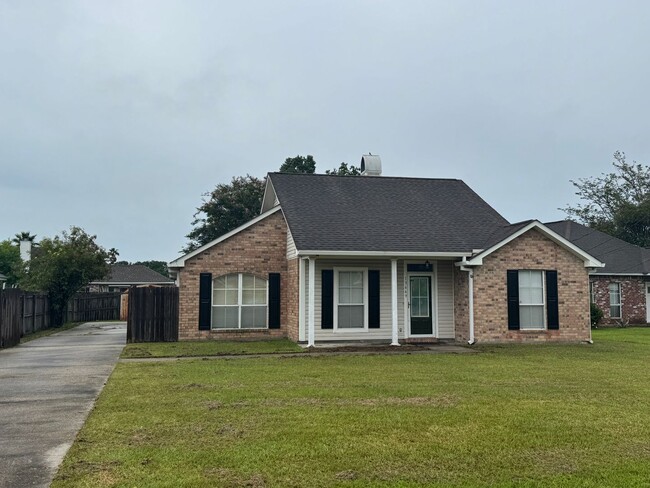Primary Photo - Beautiful Home For Lease In Walker!