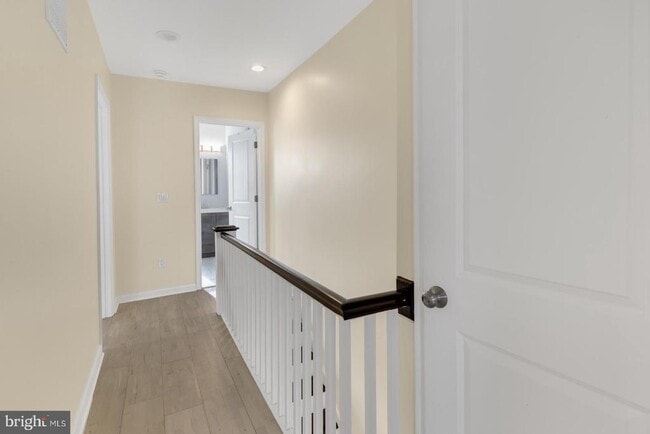 Building Photo - 2124 Sigel St