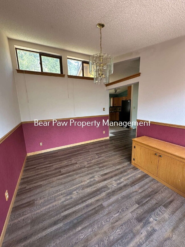 Building Photo - "Charming 3-Bedroom Retreat with 2 Full Baths in Conifer"