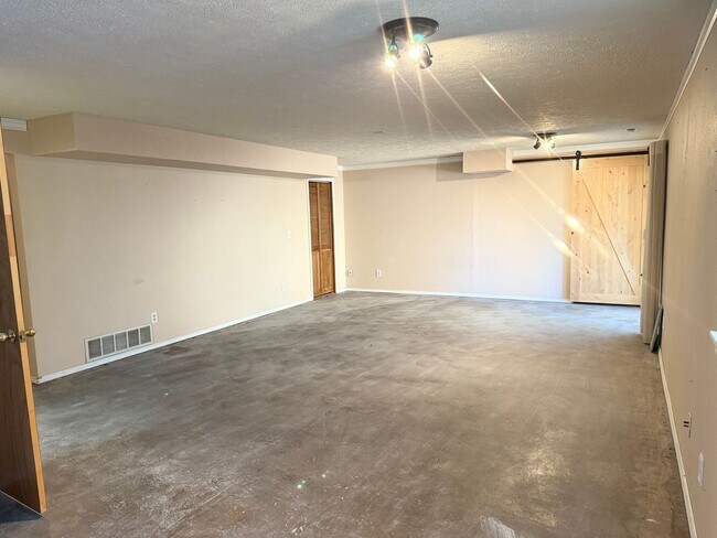 Building Photo - 4Bed/3Bath Stunning Home in Qualchan Hills Spokane most sought-after neighborhoods