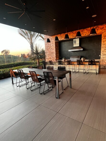 Building Photo - 279 Carmona