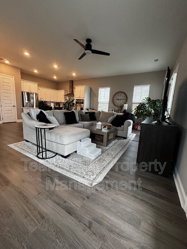 Building Photo - 214 Narrowleaf Ave