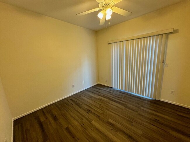 Building Photo - Awesome 3 Bedroom, 2 Bathroom 1 story home...