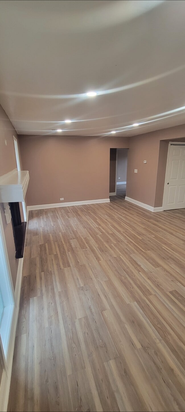 Building Photo - 7 Oak Ln