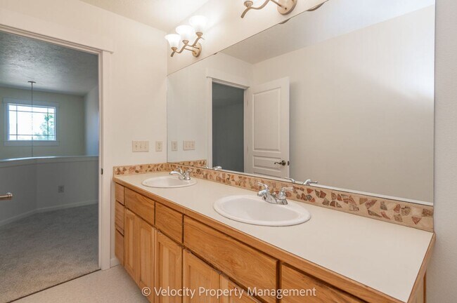 Building Photo - Beautiful Craftsman Home in Yardley Estates!
