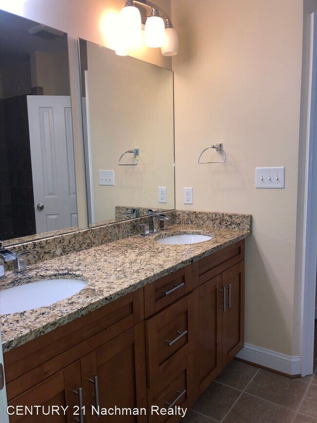 Building Photo - 5 br, 4.5 bath House - 116 Manhoac Run