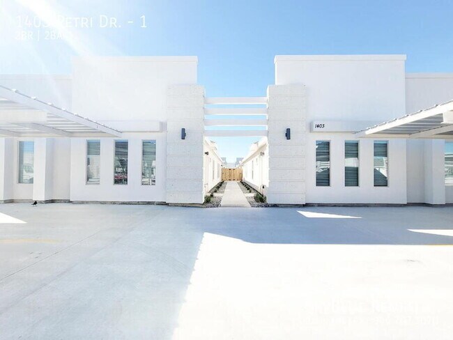 Building Photo - 1403 Petri Dr