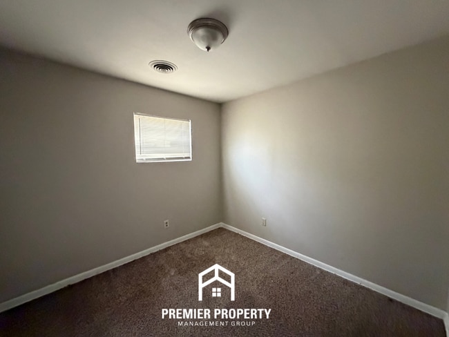 Building Photo - 4469 Leatherwood Ave