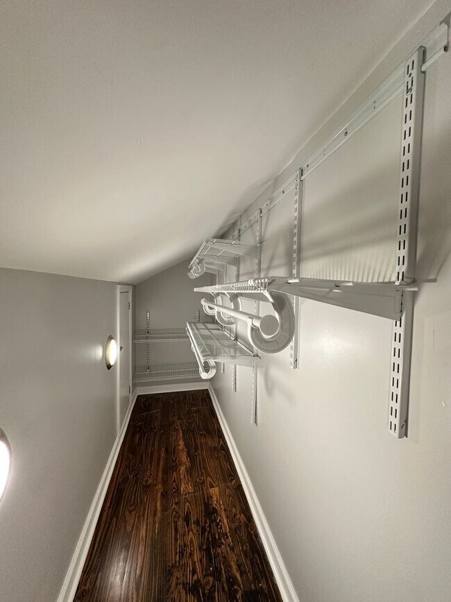 Building Photo - MPG387-389