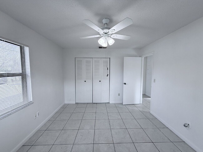 Building Photo - 2-Bedroom / 1-Bathroom