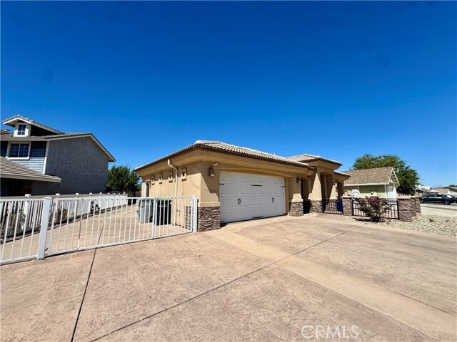 Building Photo - 13880 Evergreen Ln
