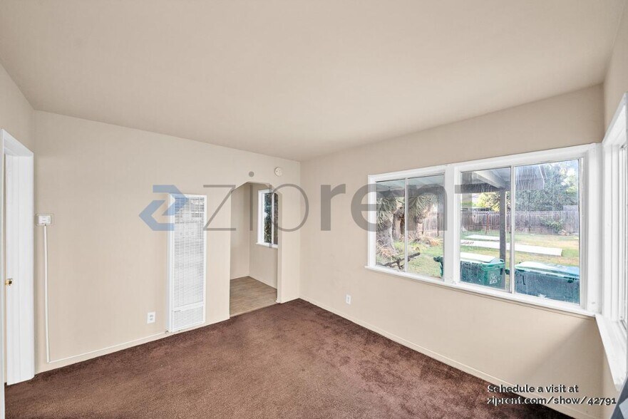 Building Photo - 439 E 55th St