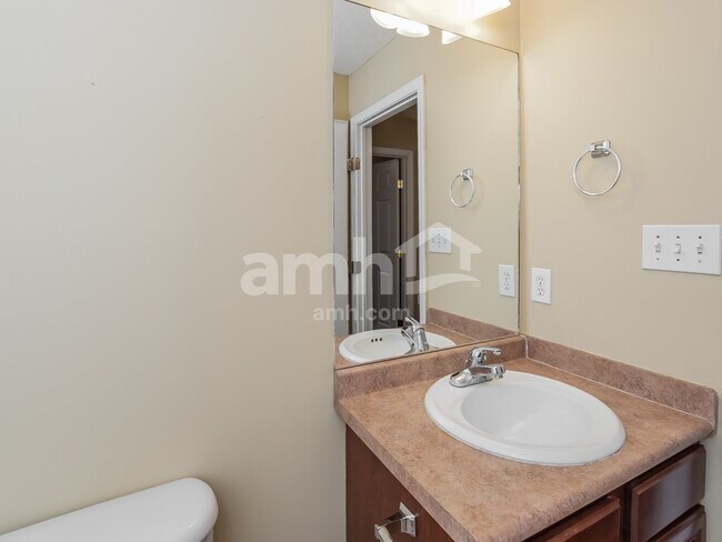 Building Photo - 1822 Hunters Hill Blvd