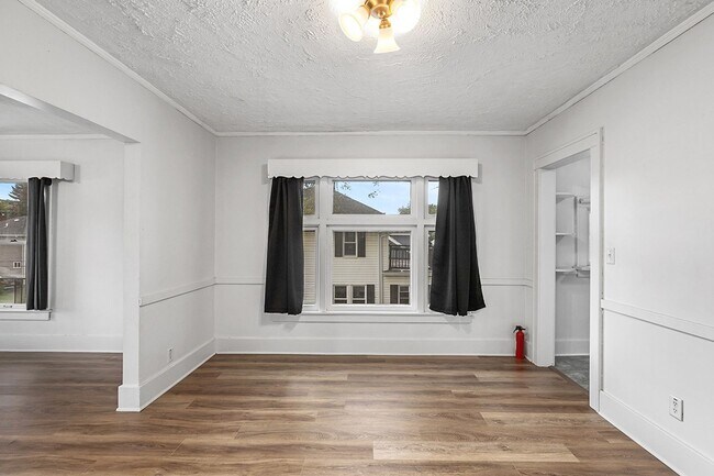 Building Photo - 1639 Wendler Ave SW