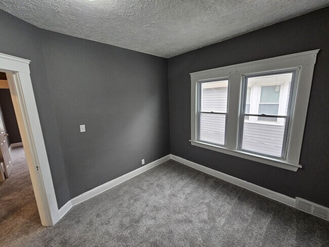 Building Photo - 440 E 115th St