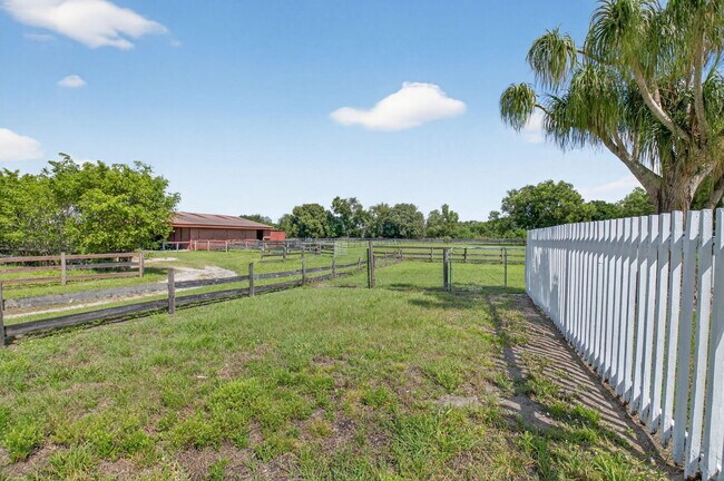 Building Photo - 10157 La Reina Rd