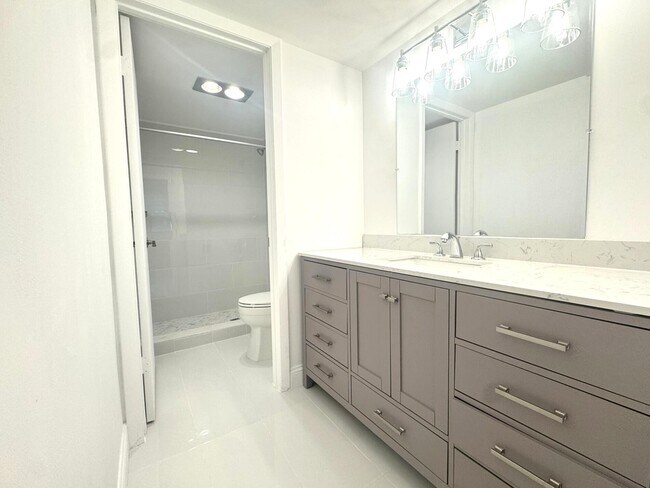 Building Photo - 2018 SW 29th Ct