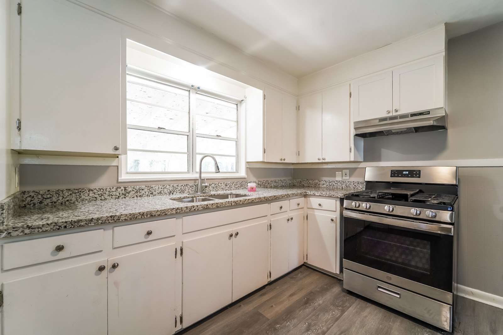 Building Photo - 1836 Shamrock Dr