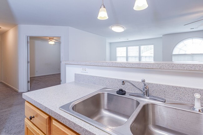 Building Photo - Cozy Greensboro 2 Bedroom 2 Bathroom Condo
