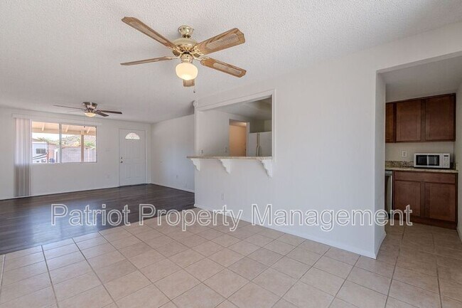 Building Photo - 1609 W Voltaire Ave