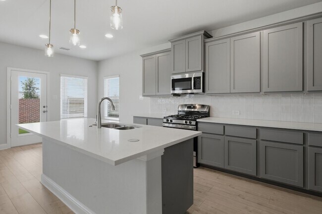 Building Photo - 1224 Redcoat Dr