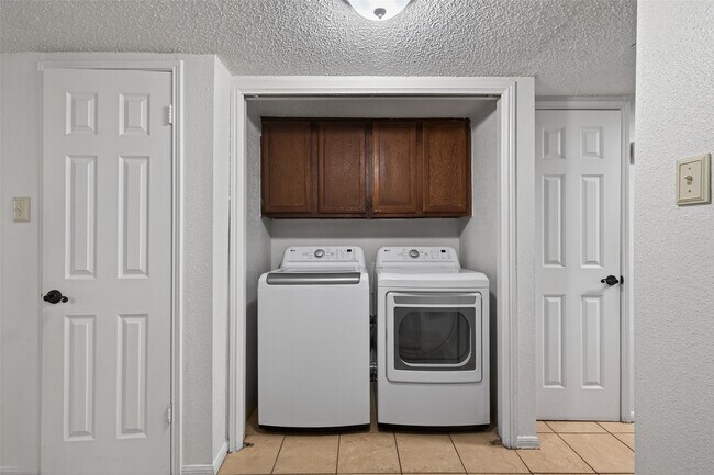 Building Photo - 14381 Still Meadow Dr