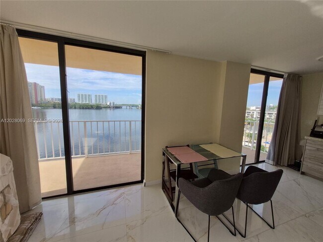 Building Photo - 290 174th St
