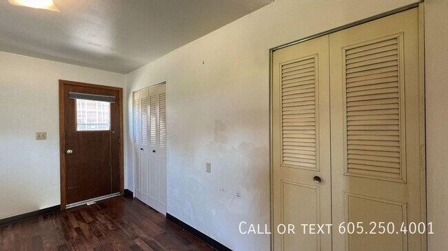 Building Photo - Effortless Living: Open-Layout 2BR Home