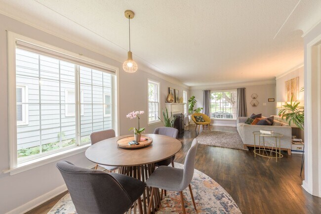 Building Photo - Lovely 3 Bedroom Home in Minneapolis