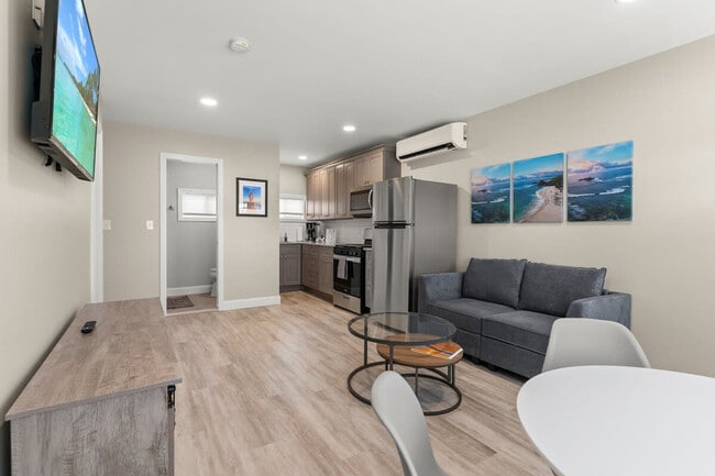 Primary Photo - 8 N St